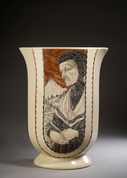CAZALAS - CIBOURE. 

Flared vase in beige...