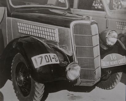 Germaine Krull (1897-1985)

La Ford du vainqueur...