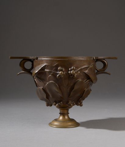 null Ferdinand BARBEDIENNE 

Set including : 

- an antique bronze cup with brown...