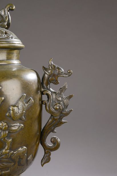 null CHINA - 20th century. 

Pair of perfume burners in patinated bronze, the body...