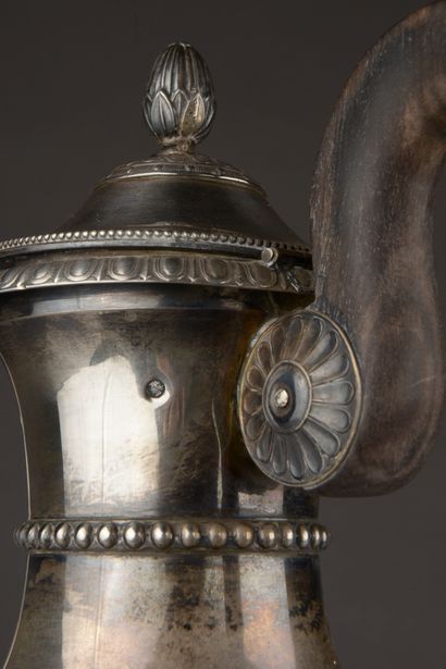 null Egg-shaped coffee pot in silver 950 thousandths (slight depression), decorated...