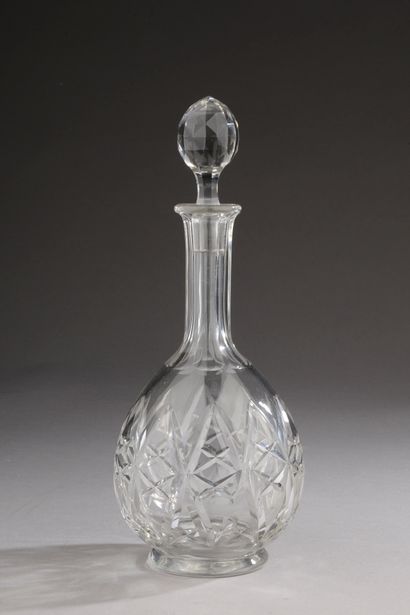 null BACCARAT.

Carafe et son bouchon en cristal taillé de losanges et croisillons,...