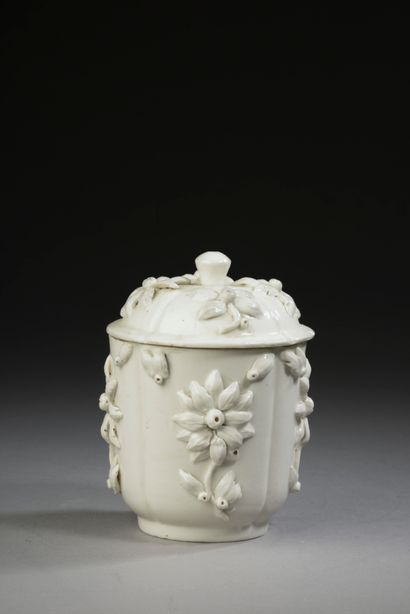 SANSON
Covered pot in white enamelled porcelain...