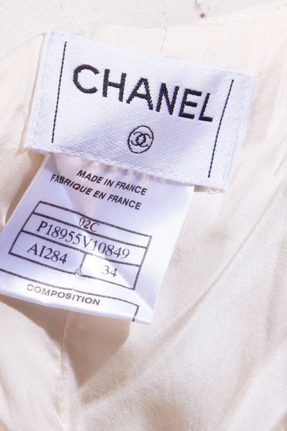 null CHANEL. 

Pantalon en acétate mélangé crème, droit, deux pinces, la fermeture...