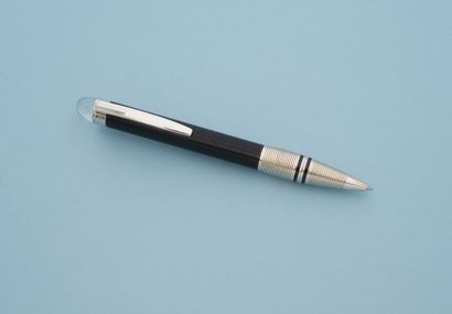 null MONTBLANC "Starwalker Doué".
Ballpoint pen, the body in black and silver striated...