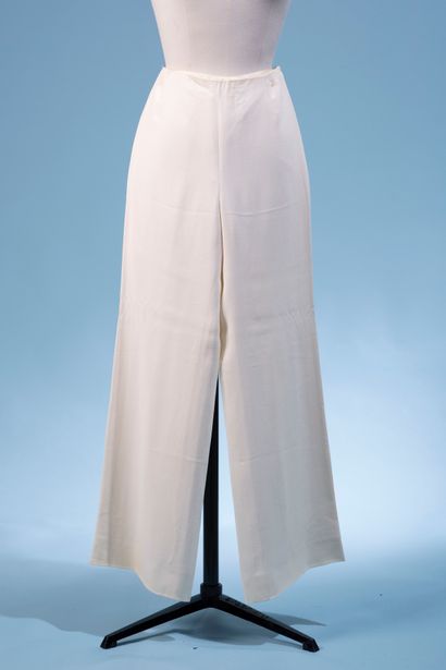 null CHANEL. 

Cream acetate blend pants, straight, two darts, side closure (slight...