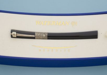 null WATERMAN "Serenity".
Fountain pen, the body in black resin, the attributes in...