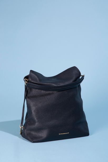 null BURBERRY'S. 
Sac en cuir grainé noir souple, une anse pour porter main ou épaule,...