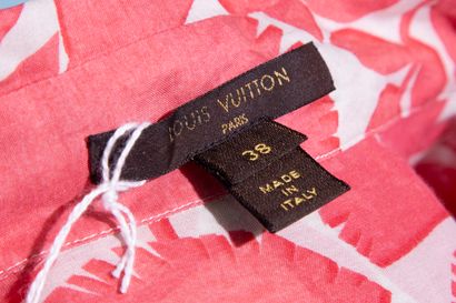 null LOUIS VUITTON. 

Chemise tunique en coton à motifs de feuillages stylisés et...