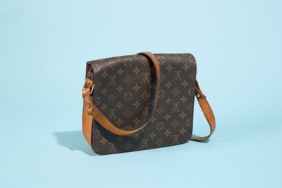 null LOUIS VUITTON. 
Sac "Besace" en toile enduite Monogram et cuir naturel (griffures...