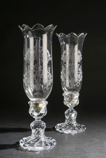 null BACCARAT.
Pair of candlesticks in pressed molded crystal, engraved with lambrequins...