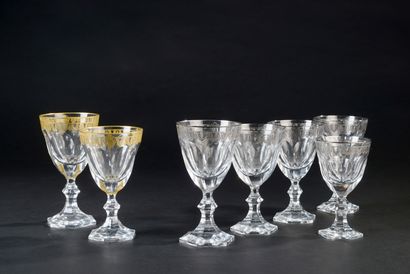 null HAVILAND.
Part of service of glasses out of cut crystal with cut sides, the...
