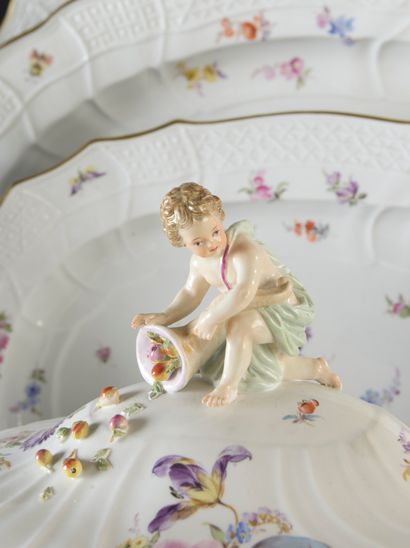 null MEISSEN.
Important part of a porcelain table service stamped in imitation of...