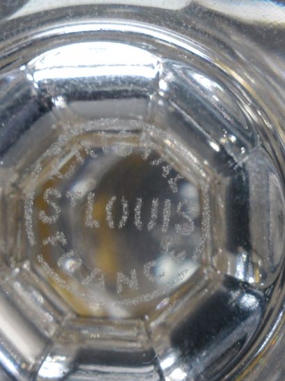 null SAINT-LOUIS.
Cinq verres à pied, modèle "Bartholdi Gold". 
Haut. : 15,5 cm