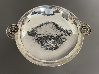 Round cup out of hammered silver 925 thousandths,...