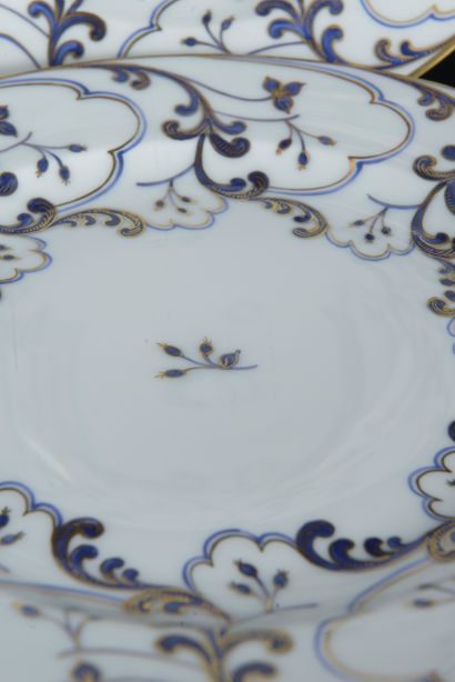 null LE TALLEC, Paris.
Six grandes assiettes en porcelaine à décor peint à la main...
