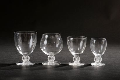 null LALIQUE.
Part of service of crystal glasses model "Alger" including 31 pieces:
-...