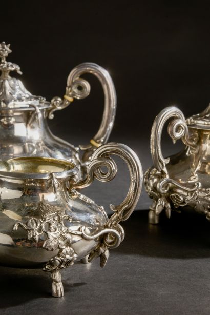 null F. DAFRIQUE (XIXth century).
Tea service three pieces in silver 950 thousandths...