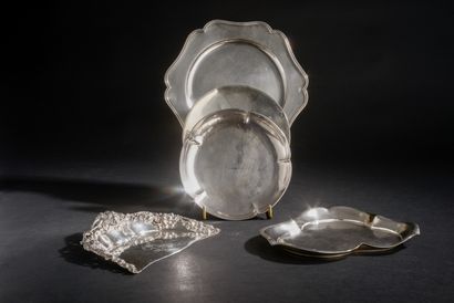 Silver lot including :
- a crumb collector...