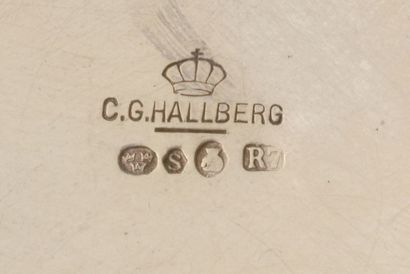 null C.G. HALLBERG (XXth century). 
Important hammered silver vase, the neck slightly...