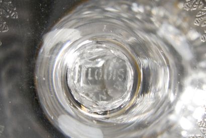 null SAINT-LOUIS.
Douze flûtes à Champagne modèle "Thistle" en cristal orné en dorure...