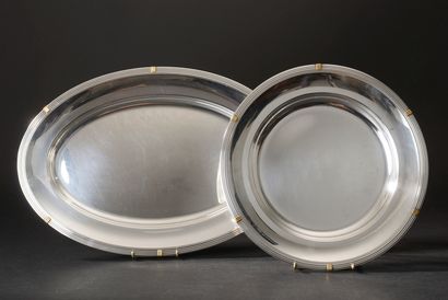 CHRISTOFLE.
Two dishes model Aria, one round,...