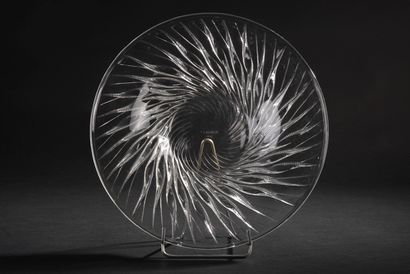 null R. LALIQUE France.
Large cup model " Algue " in moulded crystal pressed of leaves...