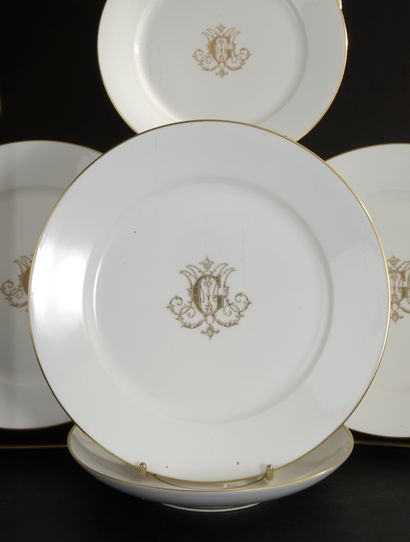null SÈVRES.
Part of table service in white enamelled porcelain with gold net. Monogrammed...