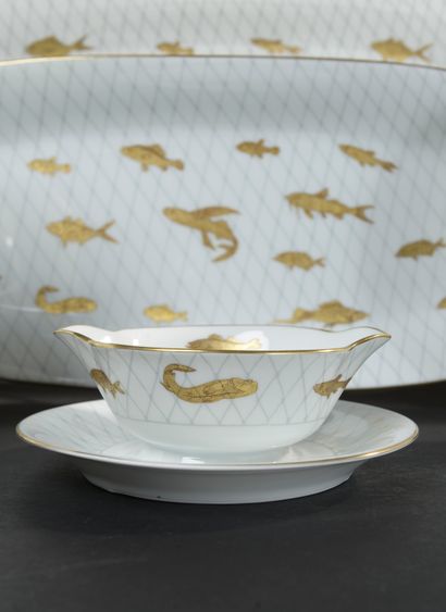 null BERNARDAUD Co, Limoges.
Fish service in white porcelain enamelled with gold...