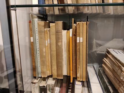null Bel ensemble de livres d'art, principalement monographies, notamment Claes Oldenburg,...