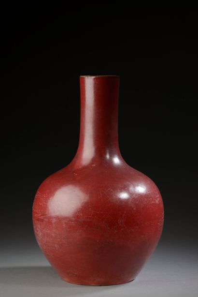 Dans le goût de la Chine - XXe siècle. 
Vase...