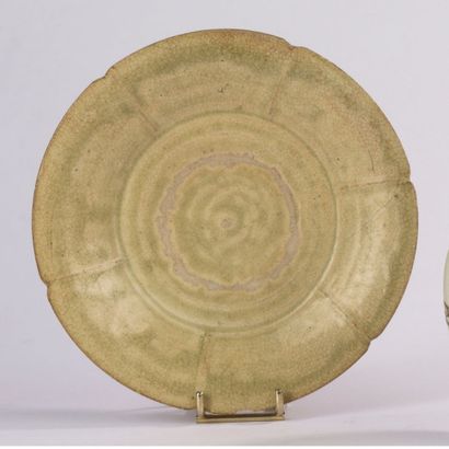 null VIETNAM, Tanhoa - XIIIe/XIVe siècle.
Coupelle polylobée en terre cuite émaillée...
