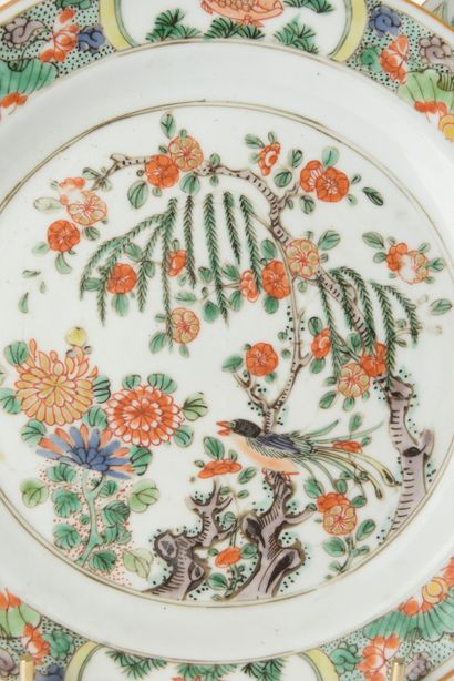 null CHINE, Compagnie des Indes - Epoque QIANLONG (1736-1795).
Trois coupes en porcelaine...