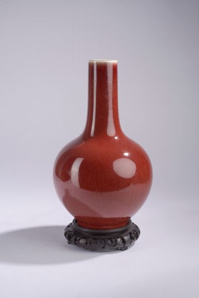 CHINE - XIXe siècle.
Vase bouteille en porcelaine...