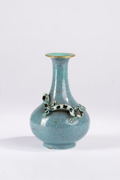 CHINE - XIXe siècle.
Vase balustre en porcelaine...