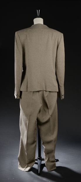 null MANI - T. : 46 (IT) équivalent 42 (FR)
Costume tailleur composé d'une veste...