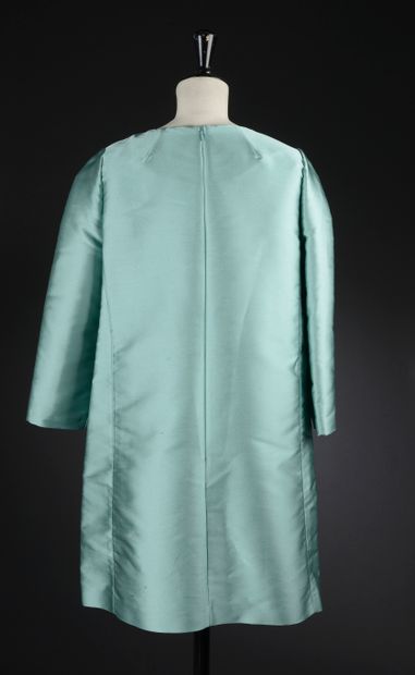 null TARA JARMON - T. : 40
Robe en satin bleu turquoise, coupe droite et manches...