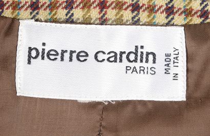 null PIERRE CARDIN - T. estimée : 38
Veste en laine vierge à motif Prince-de-galles...