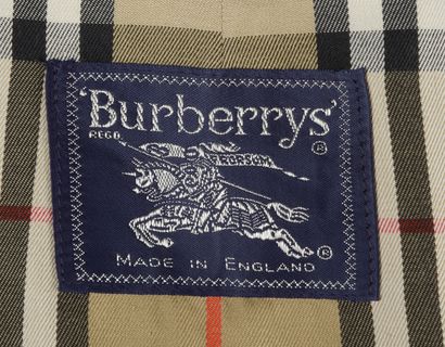 null BURBERRY'S - Sizes : 14 (UK) equivalent 42 (FR)
Long trench coat in light khaki...
