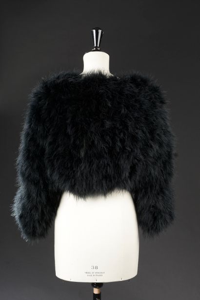 null SONIA RYKIEL - T. : L
Bolero vest in black marabou feathers, silk lining.

Very...