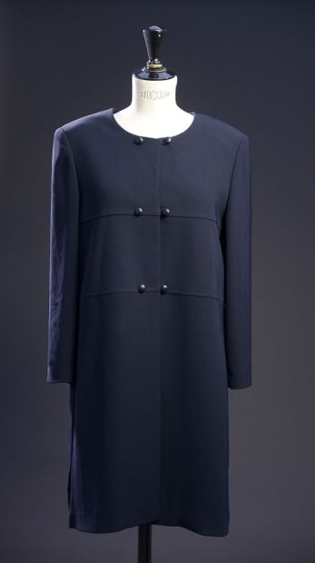 null FRED LANSAC - T. : 40/42
Long and light jacket in navy blue synthetic crepe,...