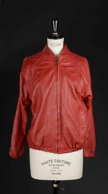 null LEATHER JACKET - T.: 36-38 
Smooth red leather jacket, slightly batwing sleeves,...