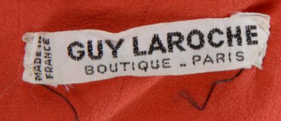 null GUY LAROCHE Boutique - T. estimée : 40
Blouse oversize en soie rouge vermillon...