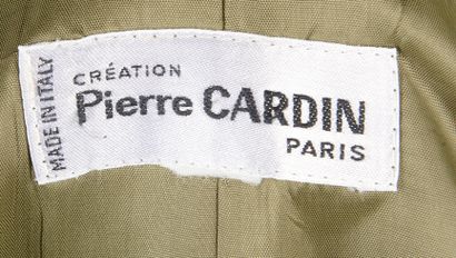 null PIERRE CARDIN Création - T. estimée : 38
Costume tailleur composé d'une veste...