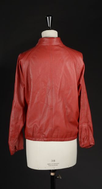 null LEATHER JACKET - T.: 36-38 
Smooth red leather jacket, slightly batwing sleeves,...