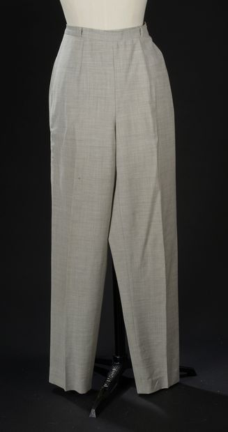 null ALBERTA FERRETTI - T. : 38
Suit composed of a jacket and pants in light gray...