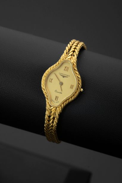 LONGINES.
Lady's wristwatch in 18k yellow...