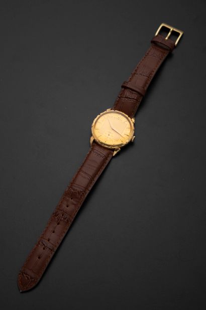 null MOVADO, ref 8424, n°15625.
Men's wristwatch in 18k gold, round case, snap closure
back,...