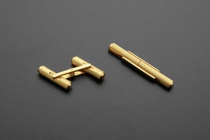 Pair of 18k yellow gold cufflinks, each formed...