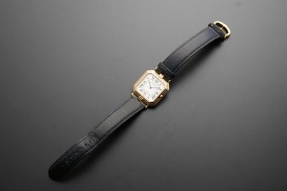 null CARTIER "Belt".
Ladies' wristwatch in 18k three-tone gold, the square case with...